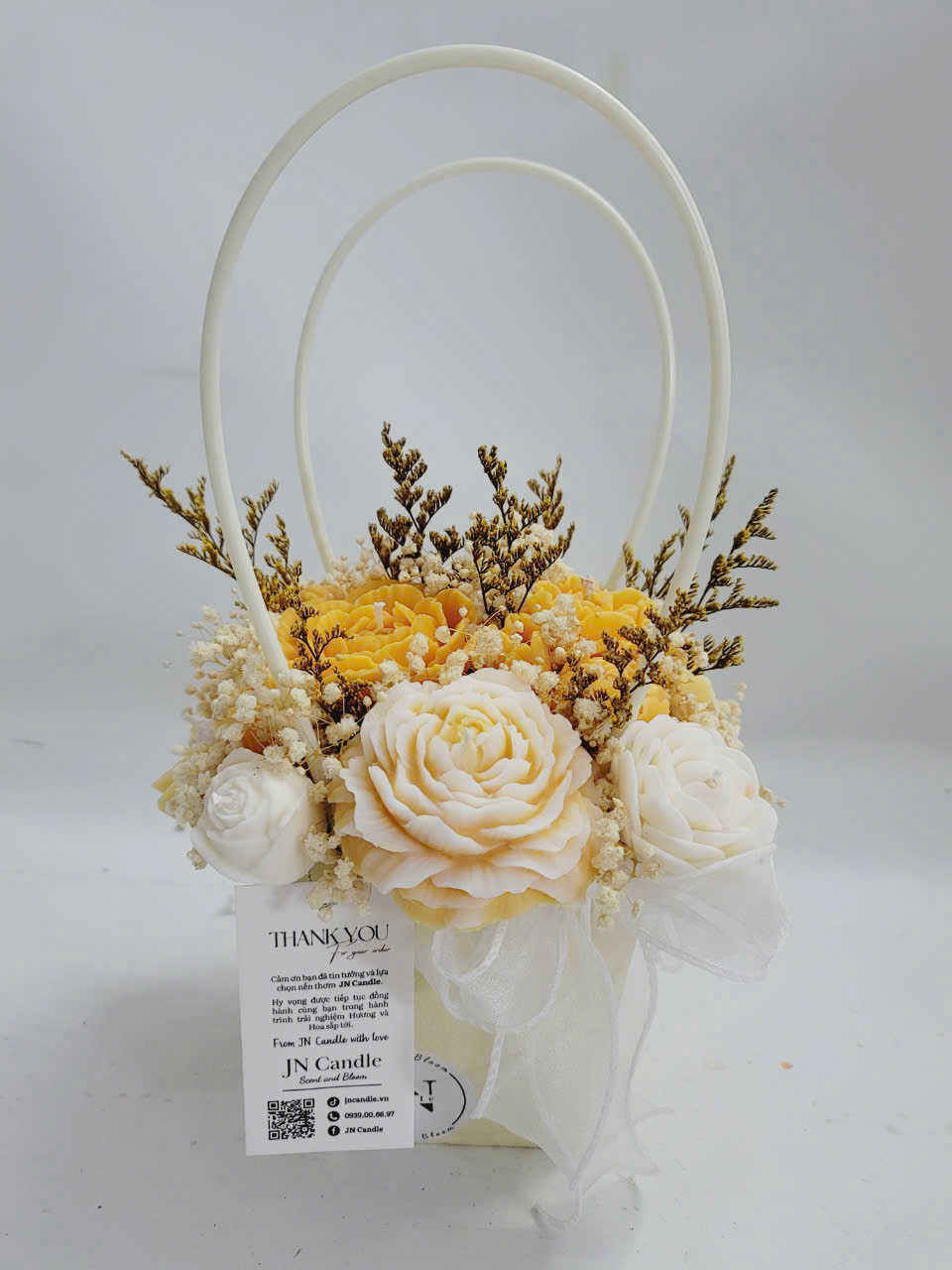 GIỎ HOA NẾN THƠM HANDMADE - JN CANDLE - Kết Hợp Tinh Tế Từ Hoa Và Màu Sắc 56 z6570028605304 44b402633599f7c93baa569924c61e7b 1