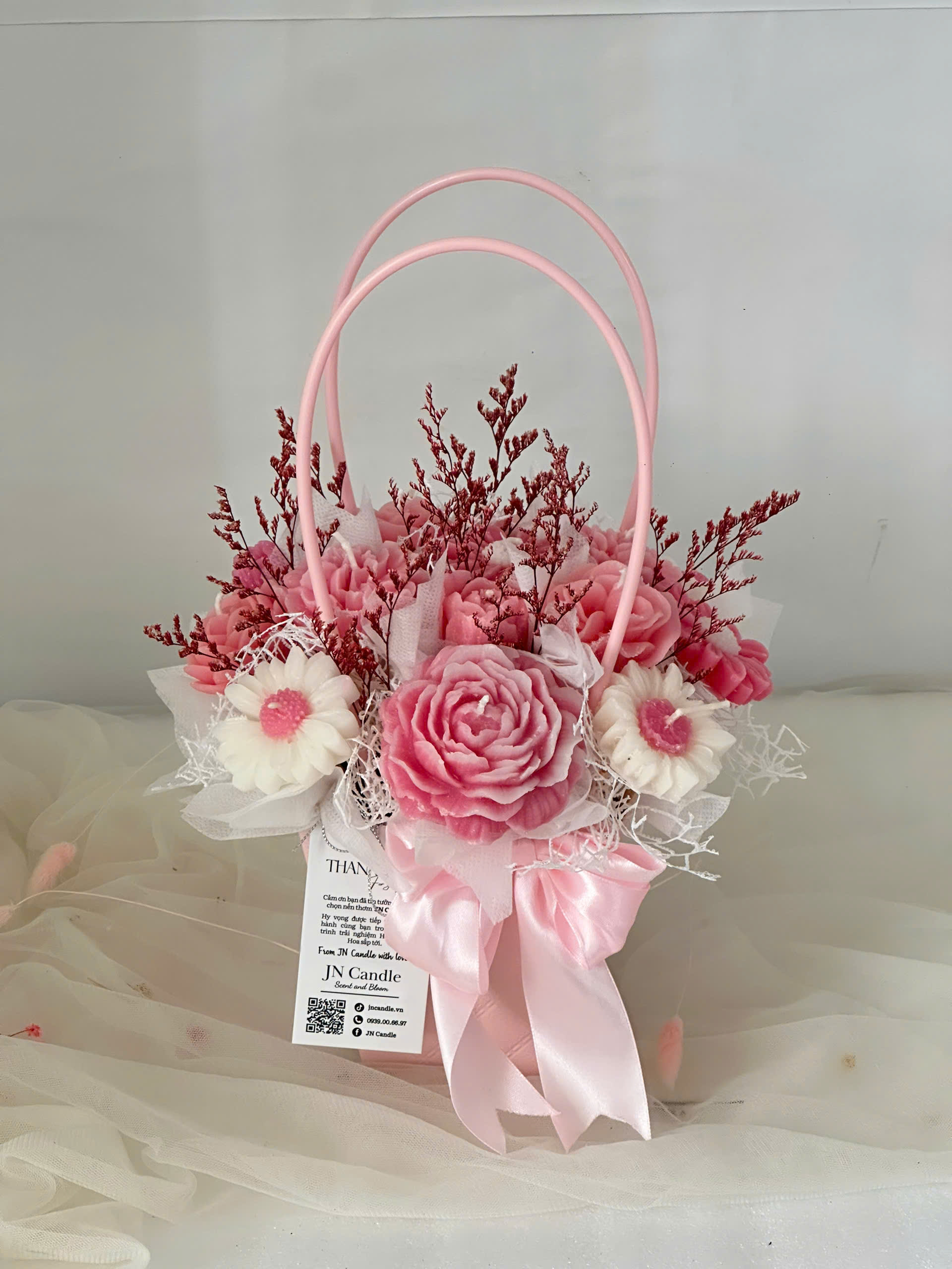 GIỎ HOA NẾN THƠM HANDMADE - JN CANDLE - Kết Hợp Tinh Tế Từ Hoa Và Màu Sắc 52 z6838720250186 2fbd28712ae3aa3b83f26fa1309e919d
