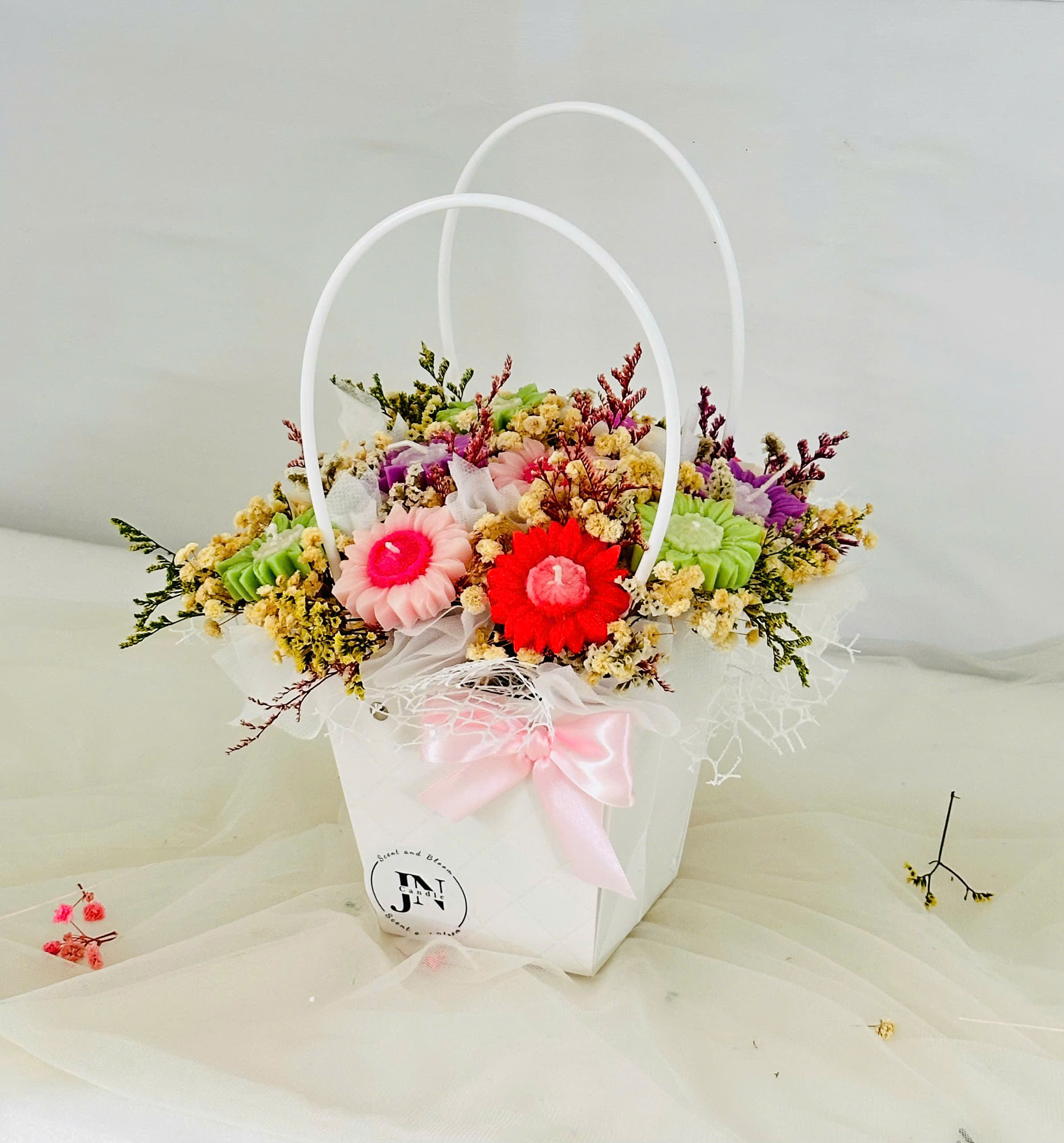 GIỎ HOA NẾN THƠM HANDMADE - JN CANDLE - Kết Hợp Tinh Tế Từ Hoa Và Màu Sắc 53 z6872505757898 4b4218d2cb1987407d2b86adda3887b1